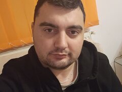 Buna singur vreau relatie deschisa cu o femeie de lunga sau scurta durata